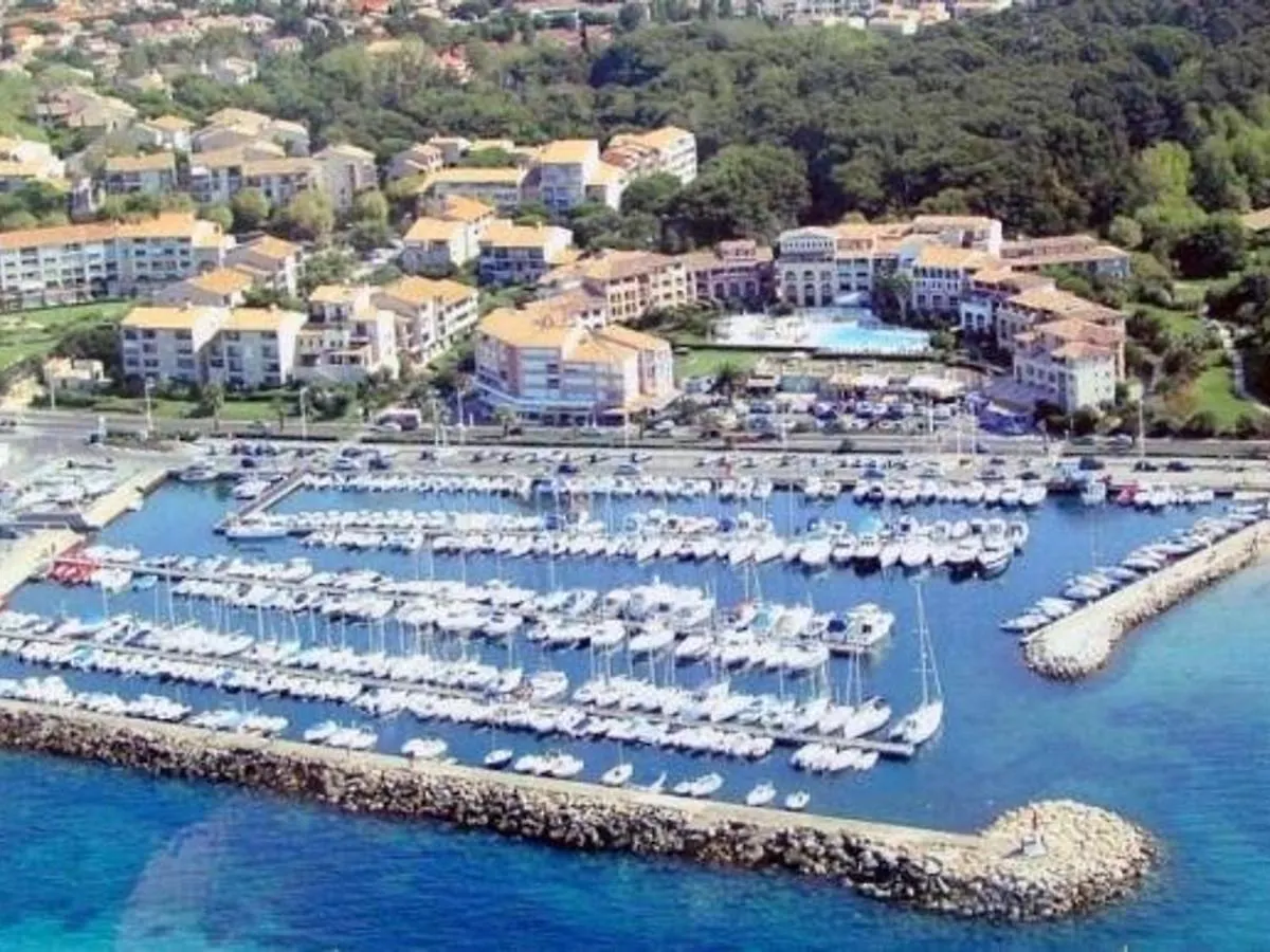 T3 Climatise Avec Wi-Fi, Parking, Piscine Et Tennis - 200 M Des Plages Et Commerces - Fr-1-316-95 Six-Fours-les-Plages Apartamento